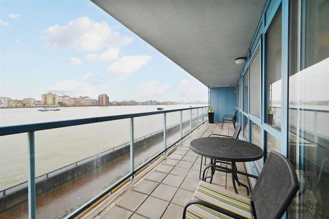2 bedroom flat to rent, Arnhem Place, Canary Wharf, E14