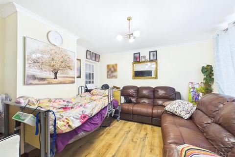 3 bedroom house for sale, Thursley Crescent, New Addington, Croydon