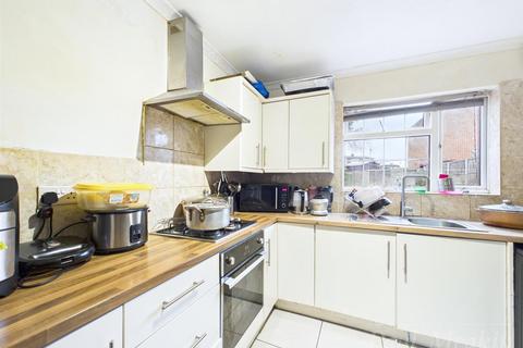 3 bedroom house for sale, Thursley Crescent, New Addington, Croydon