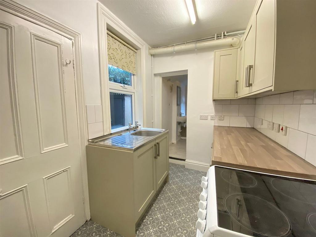 Kitchen2.jpg