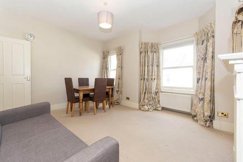 2 bedroom flat to rent, Rowena Crescent, Battersea SW11