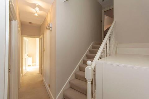 2 bedroom flat to rent, Rowena Crescent, Battersea SW11