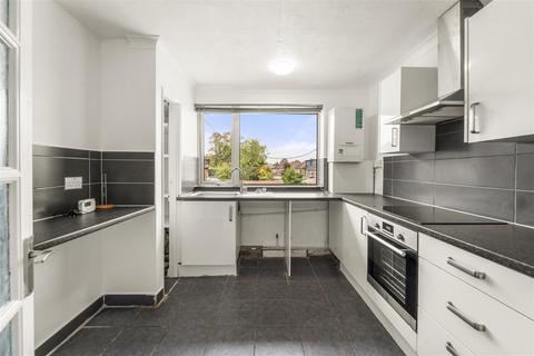 2 bedroom apartment to rent, Ashton Lane, Sale