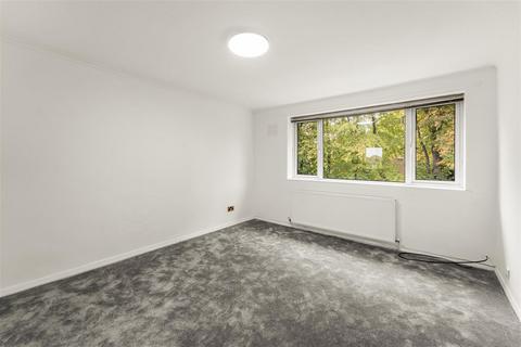 2 bedroom apartment to rent, Ashton Lane, Sale
