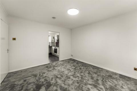 2 bedroom apartment to rent, Ashton Lane, Sale