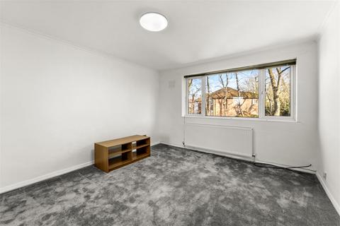 2 bedroom apartment to rent, Ashton Lane, Sale