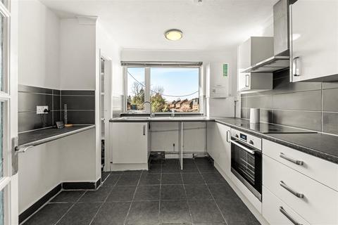 2 bedroom apartment to rent, Ashton Lane, Sale