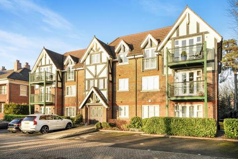 3 bedroom apartment to rent, Eastbury Avenue, Northwood HA6
