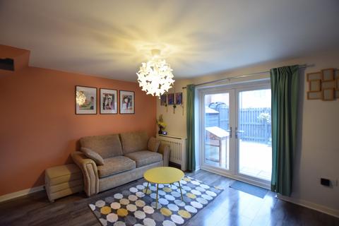 3 bedroom end of terrace house to rent, Lawson Close, Newcastle Upon Tyne, NE6