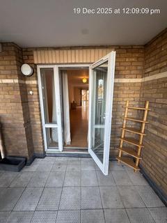 3 bedroom flat to rent, King & Queen Wharf, Rotherhithe Street, SE16