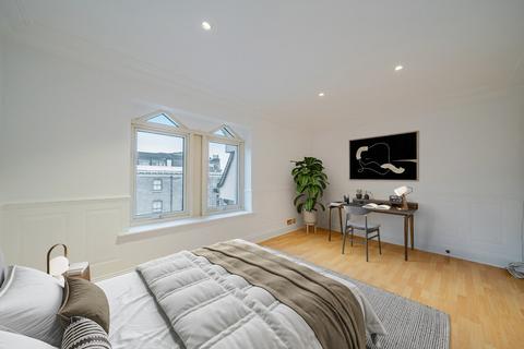 3 bedroom flat for sale, Upper Richmond Road, London, SW15