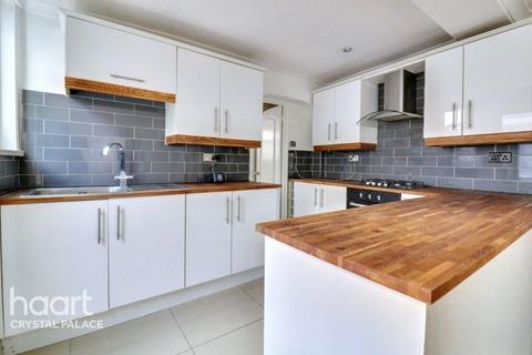 2 bedroom flat for sale, Portland Road, LONDON