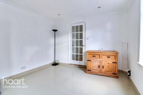 2 bedroom flat for sale, Portland Road, LONDON