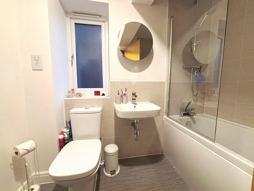 Family Bathroom.JPG