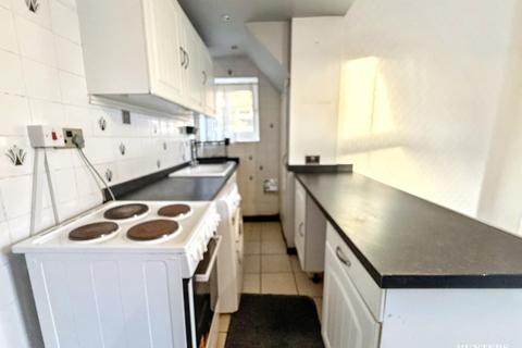 2 bedroom terraced house for sale, Grange Road, Batley, West Yorkshire