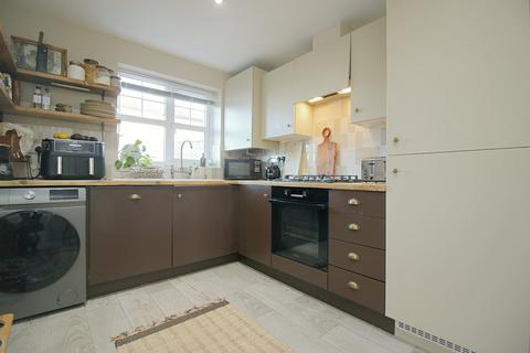2 bedroom semi-detached house for sale, West Royd Avenue, West Royd, Shipley, BD18