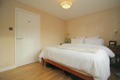 2 bedroom semi-detached house for sale, West Royd Avenue, West Royd, Shipley, BD18