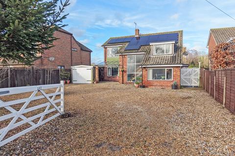 4 bedroom detached house for sale, Smallfield Road, Horley, Surrey, RH6