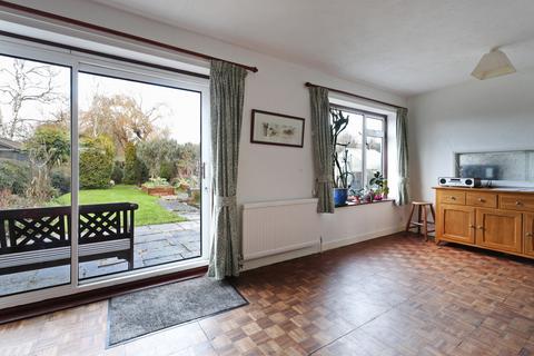 4 bedroom detached house for sale, Smallfield Road, Horley, Surrey, RH6