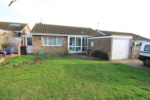 2 bedroom bungalow to rent, Lowes Chase, Walton on the Naze