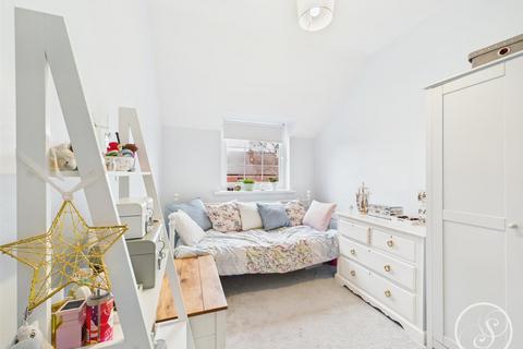 3 bedroom townhouse for sale, Birch Avenue,, Halton,, Leeds