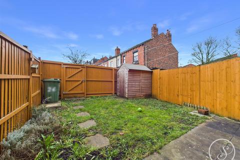 3 bedroom townhouse for sale, Birch Avenue,, Halton,, Leeds