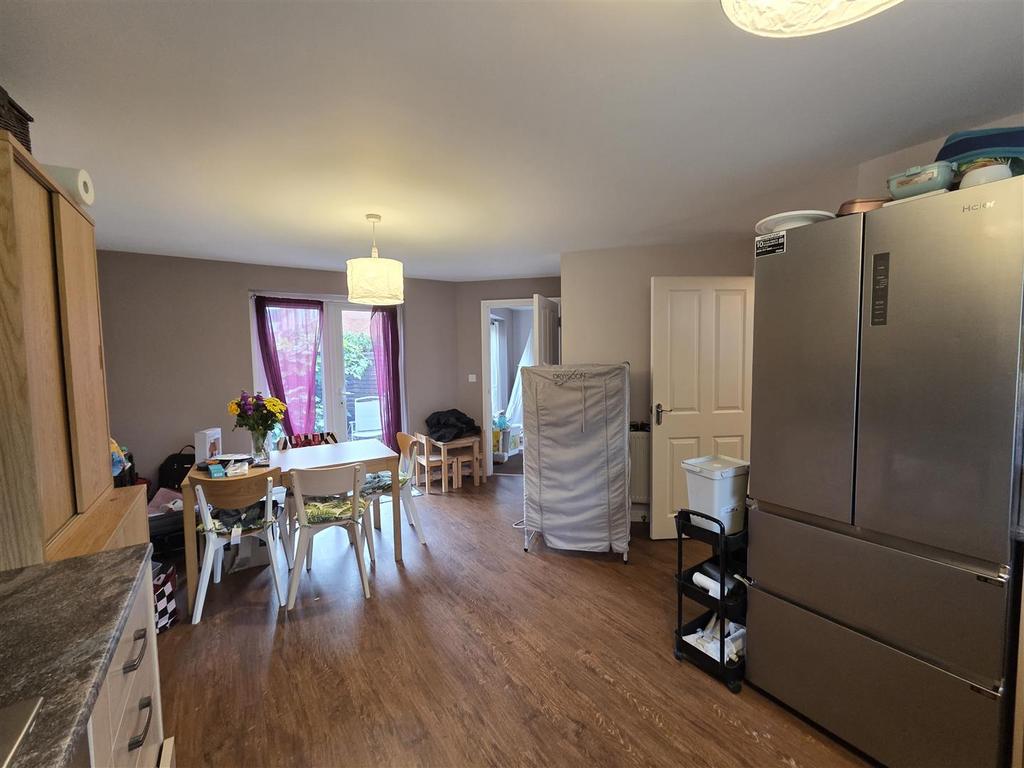 Kitchen / dining room