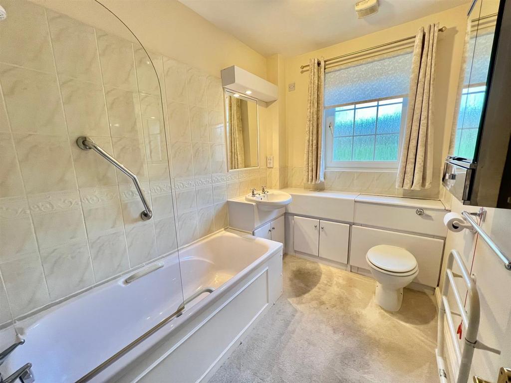 Bramleys Estate Agents - Knightsbridge Court - Bri