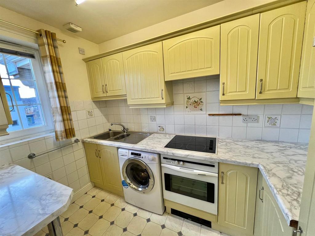 Bramleys Estate Agents - Knightsbridge Court - Bri