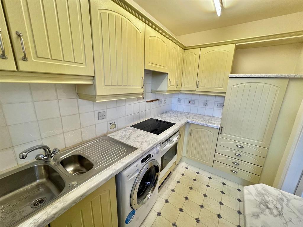 Bramleys Estate Agents - Knightsbridge Court - Bri