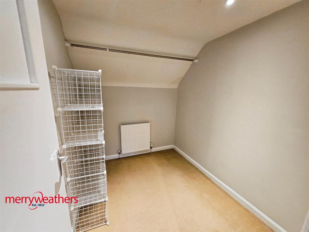 Storage/ walk in wardrobe