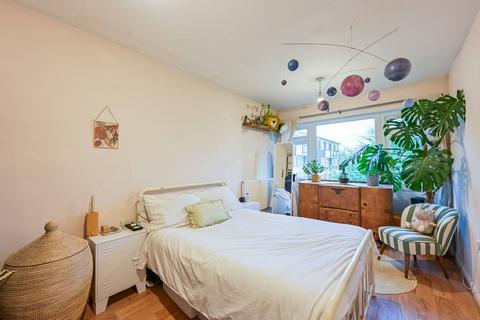 1 bedroom flat for sale, London E3