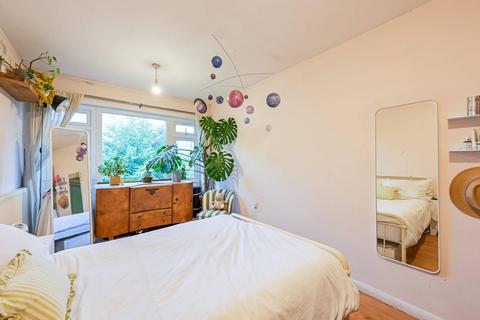 1 bedroom flat for sale, London E3