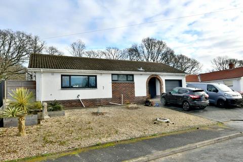 3 bedroom detached bungalow for sale - Dales Close, Colehill, Dorset, BH21 2JU