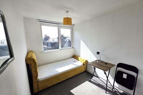 3 bedroom flat to rent, Calsayseat Road, Kittybrewster, Aberdeen, AB25