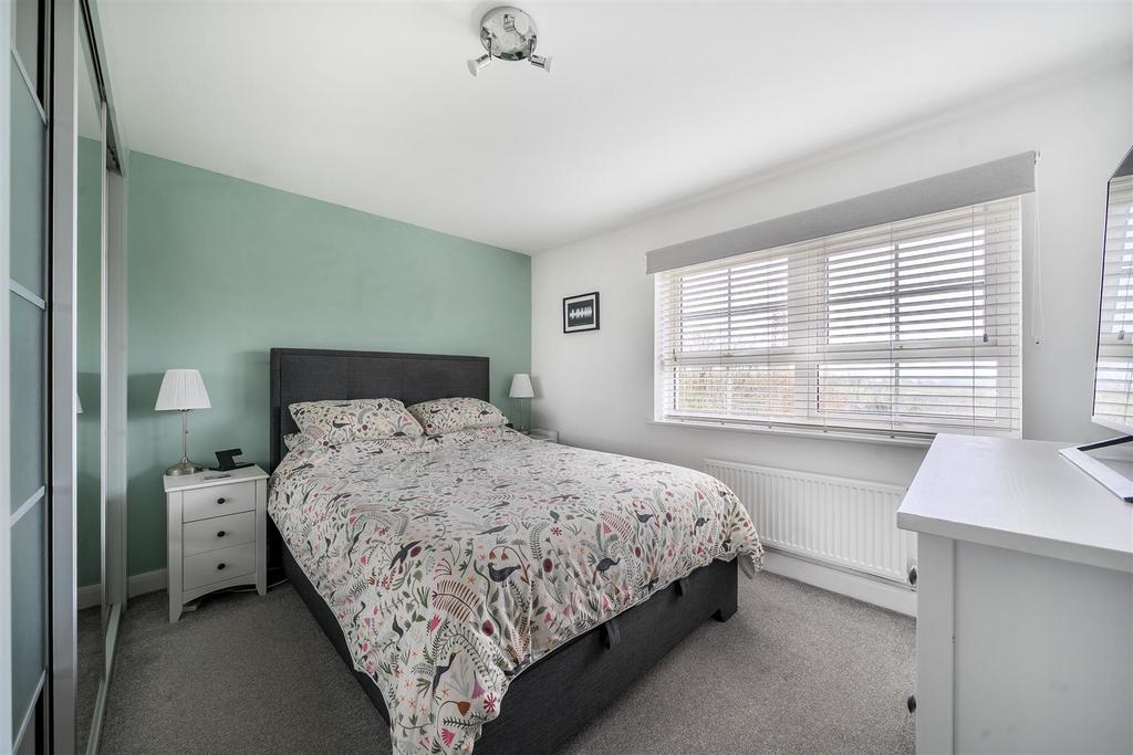 Edgemill Bed 1bl.jpg