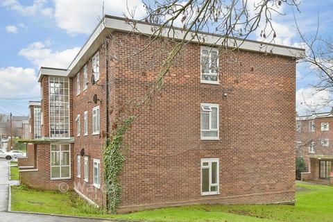 3 bedroom flat for sale, Middle Street, Gillingham, Kent