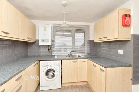 3 bedroom flat for sale, Middle Street, Gillingham, Kent