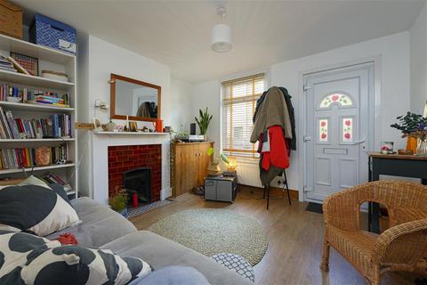 2 bedroom terraced house to rent, Westgate Road, Faversham