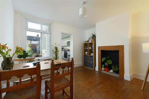 2 bedroom terraced house to rent, Westgate Road, Faversham