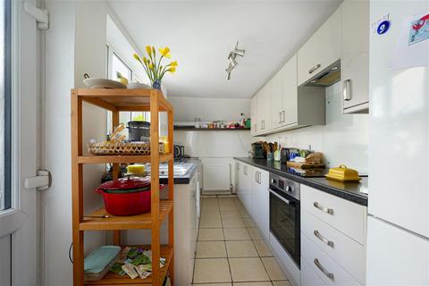 2 bedroom terraced house to rent, Westgate Road, Faversham