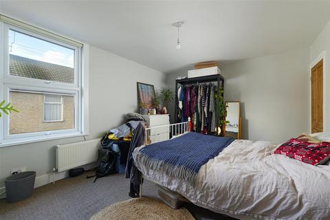 2 bedroom terraced house to rent, Westgate Road, Faversham