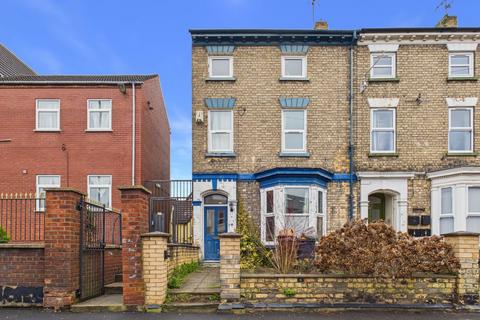 End of terrace house - Carholme Road, Lincoln, LN1