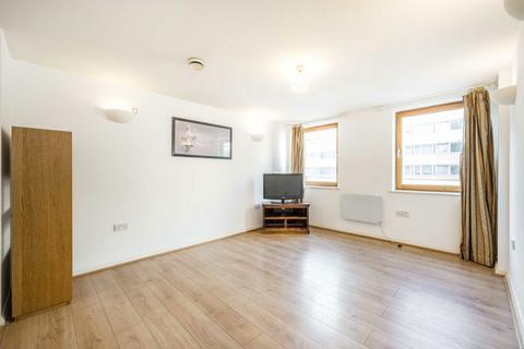 1 bedroom flat for sale, Station Court, London SW6