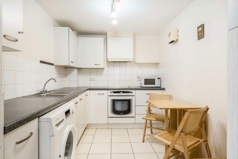 1 bedroom flat for sale, Station Court, London SW6