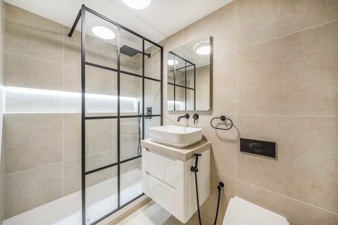 1 bedroom flat for sale, Station Court, London SW6