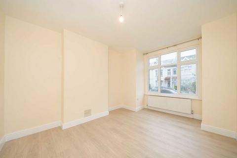 3 bedroom house to rent, Gassiot Road, London SW17