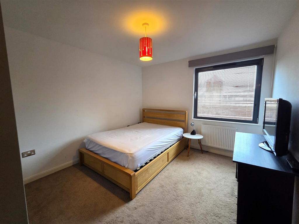 Bed 2.jpg