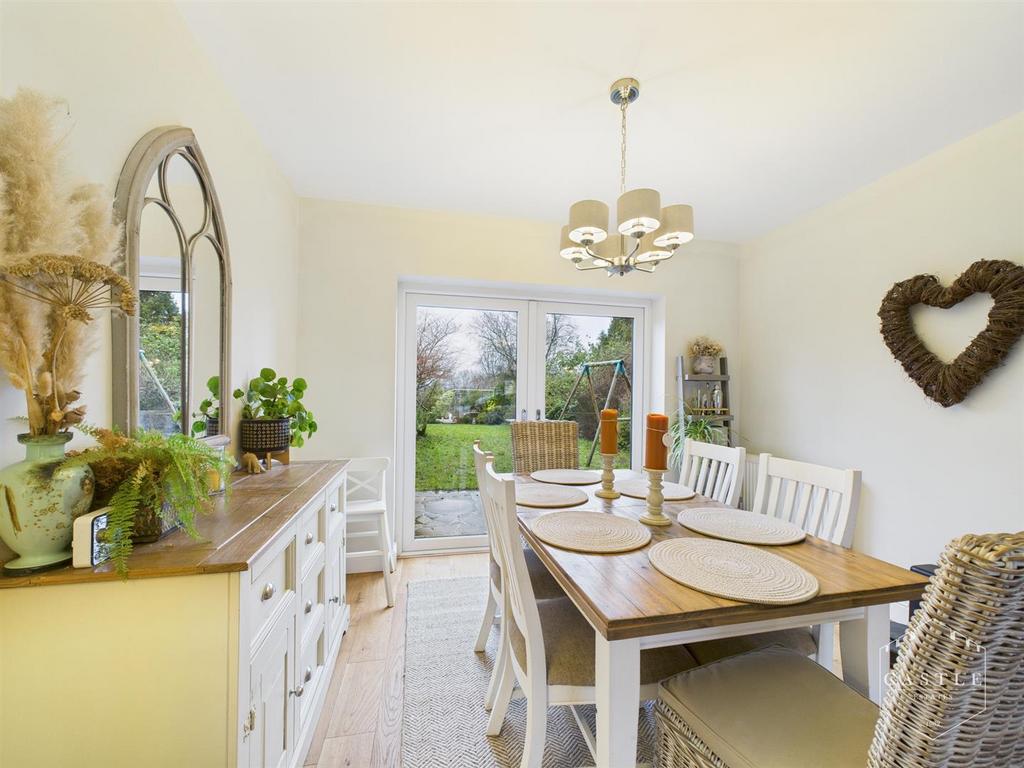 Lounge/dining room