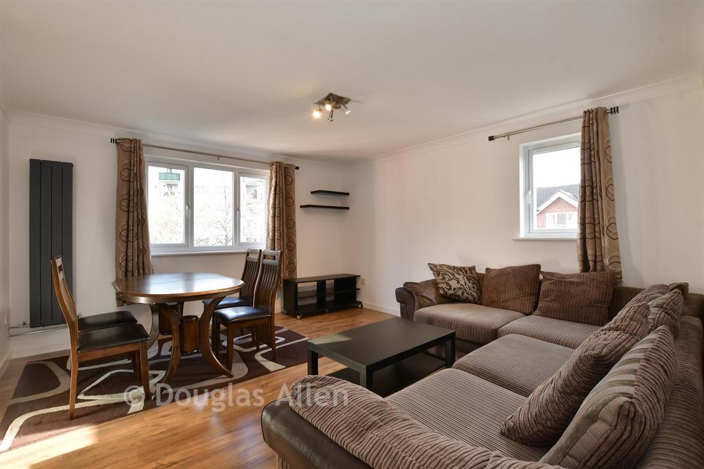 Lounge/Dining Room